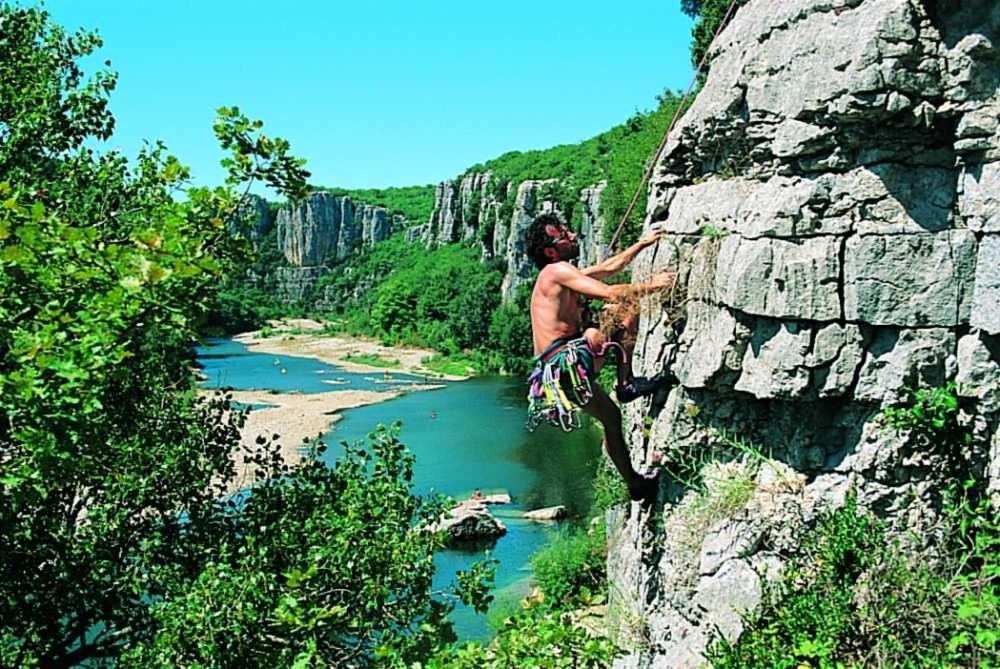 Hebergements Des Posas Sampzon Exterior foto